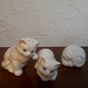 Cute Vintage Kitty Cat Salt & Pepper Shakers, Adorable!  🐱🐈